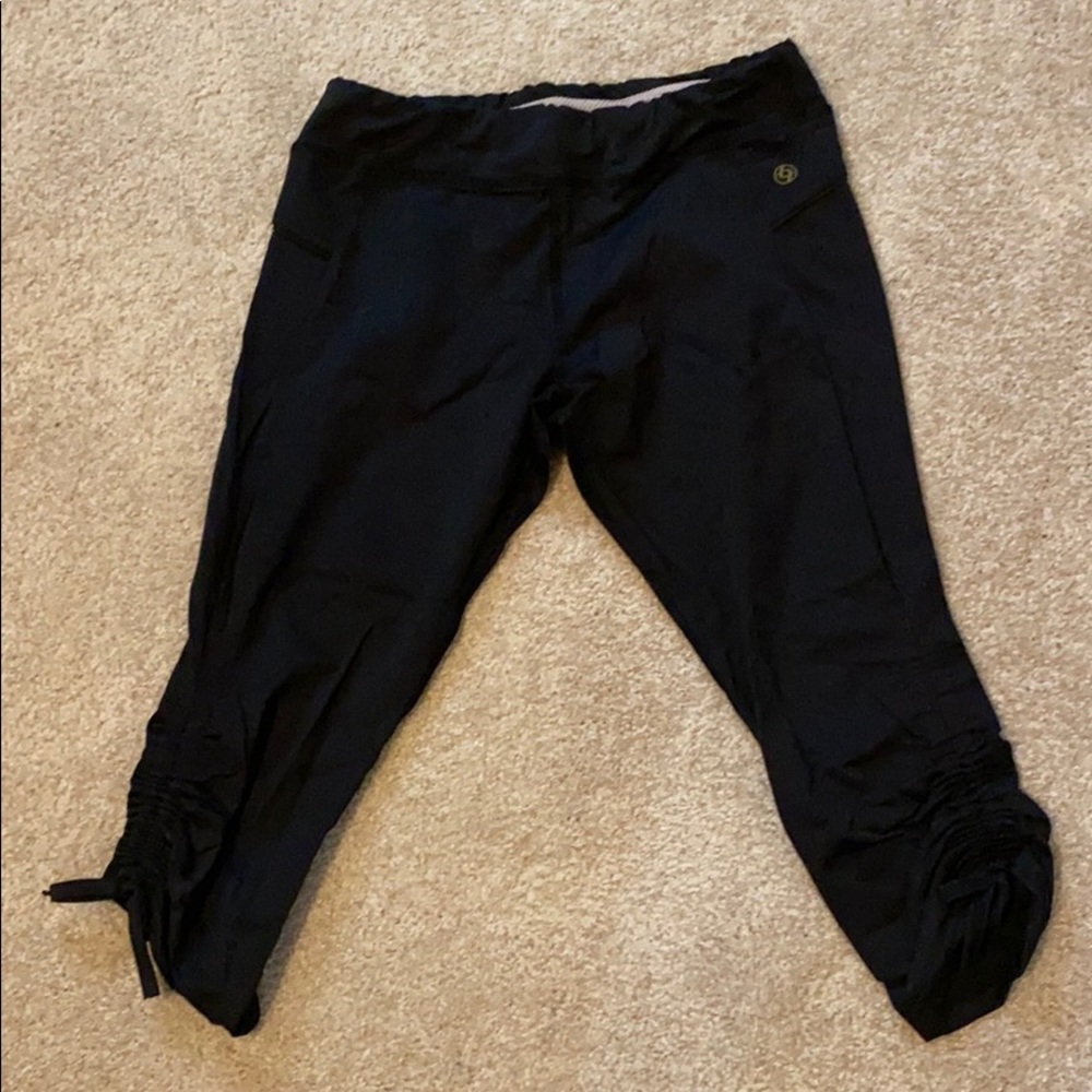 Lija black spandex capris